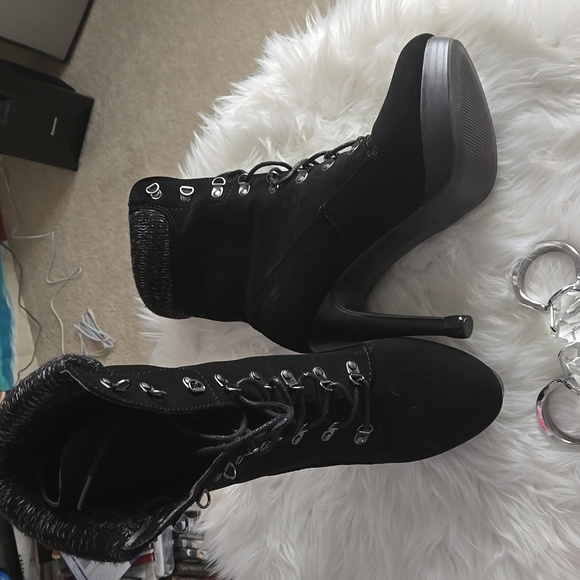 Size 8.5 Shoe Dazzle Bootie - Picture 2 of 8